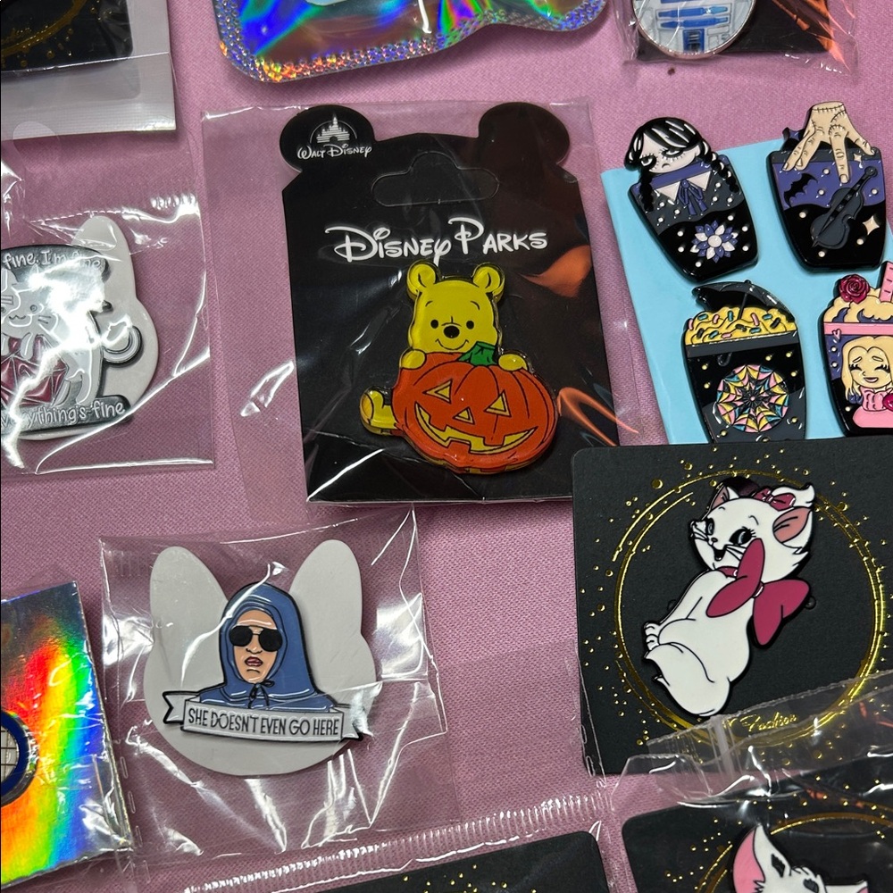 Bundle of 30 pins - Winnie the Pooh and more